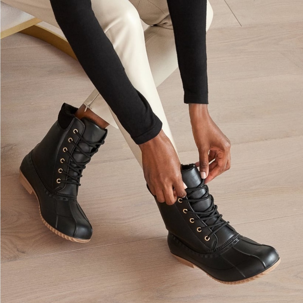 Waterproof Fashion Winter boots size 7.5 Perfect Condition